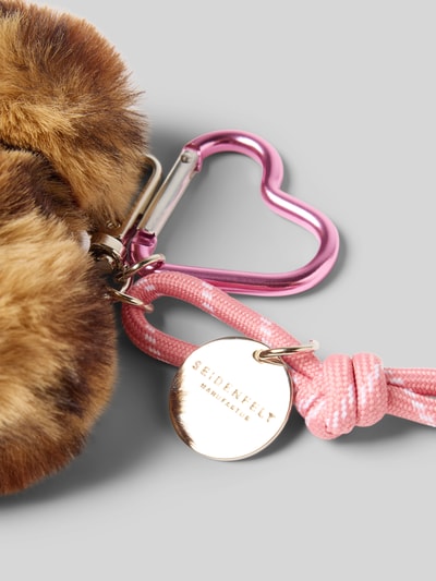 Seidenfelt Schlüsselanhänger mit Label-Anhänger Modell 'Furry Heart Charm' Mittelbraun 2