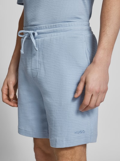 HUGO Szorty z dzianiny dresowej o kroju regular fit z fakturowanym wzorem model ‘Austin’ Niebieski 3