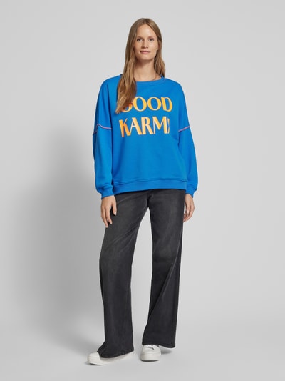 miss goodlife Oversized Sweatshirt mit Label-Print Royal 1