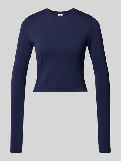 Produktfoto, granatowy Slim Fit Longsleeve z okrągłym dekoltem model 'Feather' od Fabletics, elastyczna mieszanka materiałów, krój slim fit, długość tyłu w rozmiarze S: 45 cm, damski cropped fit