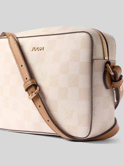 Produktfoto, Handtasche mit Label-Applikation Modell 'cloe' von JOOP!, Hauptfach mit Reißverschluss, Schulterriemen, creme-beige Karomuster, Maße 22 cm Breite, 16 cm Länge, 6 cm Tiefe, Riemenlänge 138 cm, strukturierte Oberfläche
