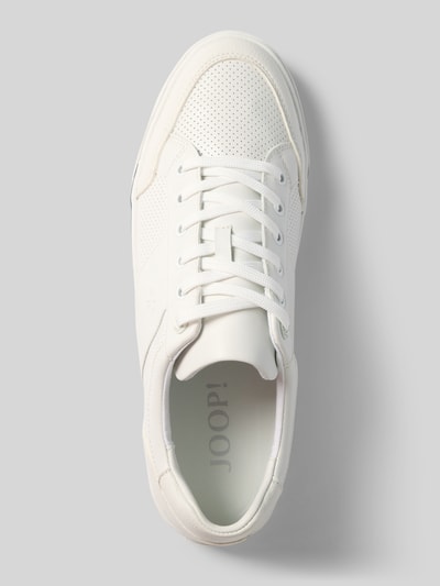 Produktfoto, Sneaker mit Prägung Modell 'misto ice' von JOOP! SHOES in Weiß mit Lochmuster, strukturierter Sohle und Label-Detail.