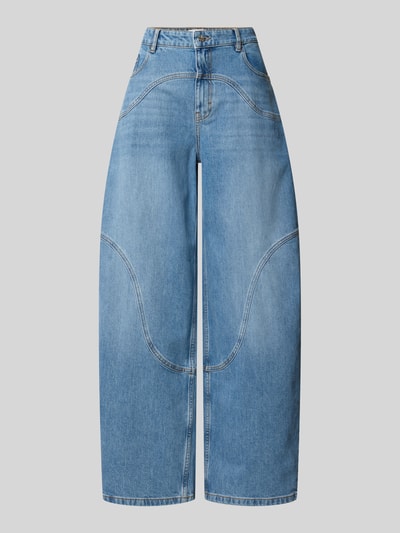 Produktfoto, Wide Fit Jeans im 5-Pocket-Design von BAUM & PFERDGARTEN aus elastischem Baumwoll-Mix, mittleres Blau, sichtbare Nähte, strukturierte Denim-Optik