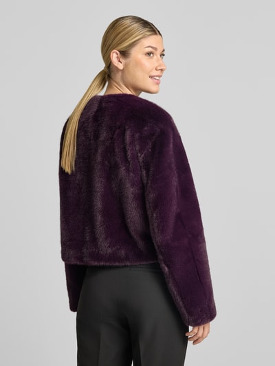 Rich & Royal Regular Fit Jacke aus Kunstfell Aubergine 5