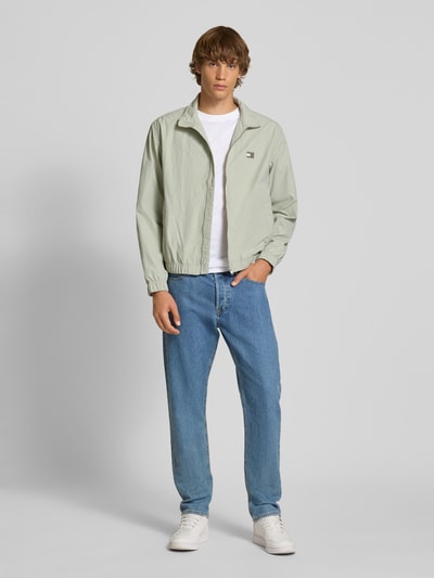 Tommy Jeans Regular Fit Blouson mit Stehkragen Schilf 1