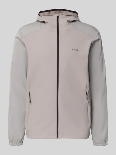 Produktfoto, Regular Fit Softshell-Jacke mit Kapuze Modell 'LW_CRUISLITE' von BOSS Green in Unifarben mit Reißverschlusstaschen und Label Print, glatte Textur