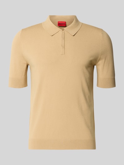 Produktfoto, Regular Fit Poloshirt aus Viskose-Mix Modell 'SAN PETER' von HUGO in Beige mit feiner Struktur und kurzen Ärmeln, Herren Poloshirt.