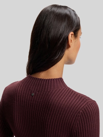 BOSS Orange Slim Fit Strickkleid aus Schurwoll-Mix mit Rippstruktur Bordeaux 6