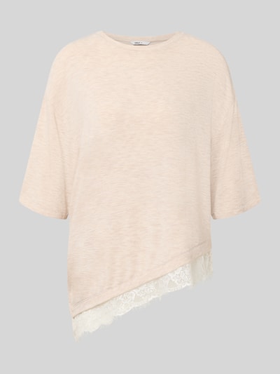 Produktfoto, Modell 'GLAMOUR' von ONLY Damen T-Shirt in Beige mit asymmetrischem Saum und Spitzen-Detail, strukturierte Oberfläche.