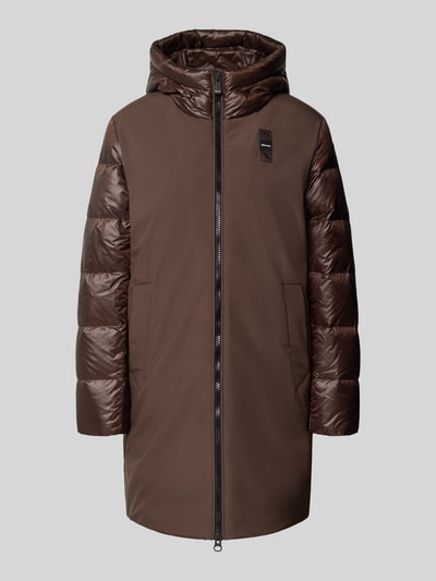 Produktfoto, Steppjacke mit Daunen-Federn-Füllung Modell 'SAWYER' von Blauer USA, braun, Kapuze, Zweiwege-Reißverschluss, krój regular fit, Label-Detail, Szerokość w rozmiarze S: 54 cm, długość tyłu 86 cm, szerokość ramion 45 cm, długość rękawa 62 cm