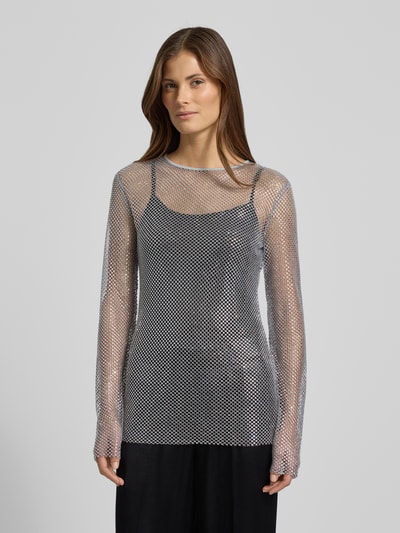 Frauenmodel trägt Longsleeve mit Lochstickerei Modell 'LOPEROSO' von Marella, Material-Mix mit Stretch-Anteil, Regular-Fit, Rundhalsausschnitt, Rückenlänge Größe S 69 cm, dezentes Lochmuster, transparent, Ganzkörperansicht von vorne.