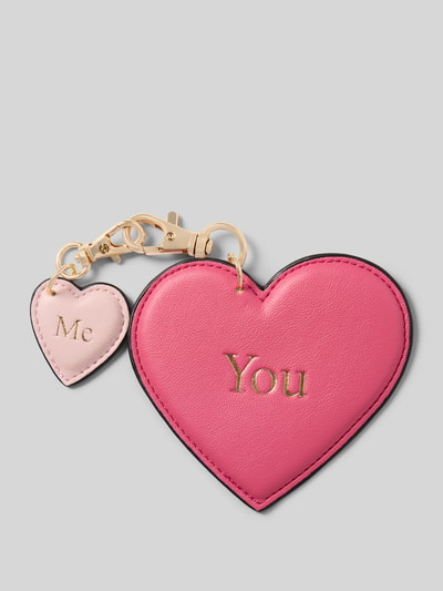 Productfoto, hanger met karabijnhaak model 'YOU & ME' van Seidenfelt, roze en lichtroze met statement in reliëf, damesaccessoire