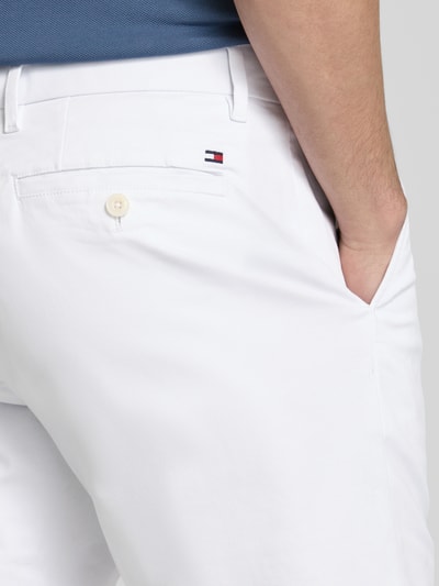 Tommy Hilfiger Relaxed Fit Chinoshorts aus Baumwoll-Mix Modell 'HARLEM' Weiss 3