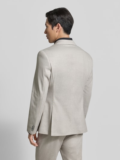 Männermodel trägt Slim Fit 2-knoops colbert met klepzakken model 'Nick' van Zuitable in lichtbeige katoenmix, materiaalmix met katoen, reverskraag, ruglengte 71 cm, schouderbreedte 45 cm, mouwlengte 67 cm, heren, rugaanzicht, Ganzkörperansicht Rückansicht.
