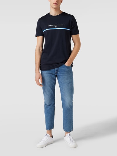 Christian Berg Men T-Shirt mit Label-Print Marine 1