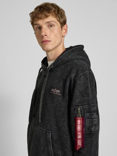 Alpha Industries Hoodie met ritszak op de mouw Zwart - 3