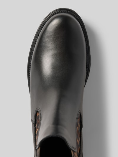 Produktfoto, schwarze glatte Oberfläche, abgerundete Form, feine Struktur, Chelseas aus echtem Rindsleder von Tamaris, Damen Chelseas.
