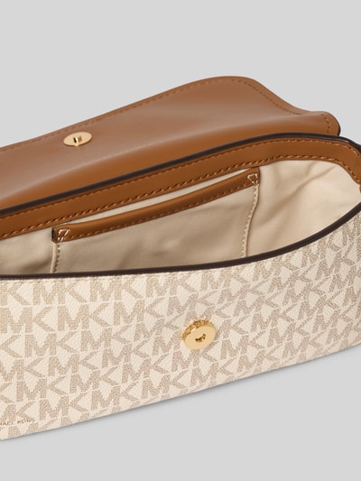 Productfoto, Falp Chain Bag met steekvak model 'NOLITA' van MICHAEL Michael Kors, lichtbeige canvas met MK-logo, binnenvak, magneetsluiting, verstelbare schouderriem met schakels, labelprint en metallic detail, afmetingen 20x14x6 cm, schouderriem 117 cm.