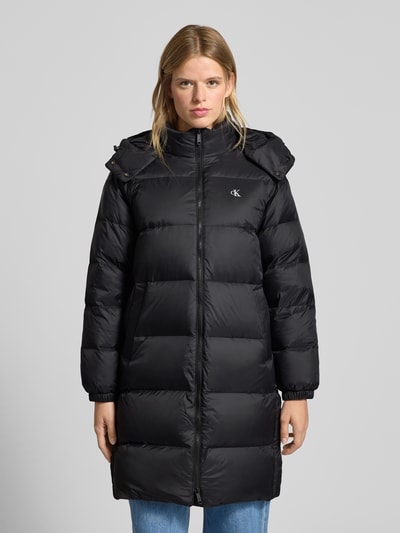 Calvin Klein Jeans Płaszcz pikowany o kroju regular fit z nadrukiem z logo model ‘Essential’ Czarny 4