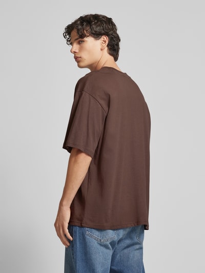 REVIEW Essentials Oversized T-Shirt  Dunkelbraun 5