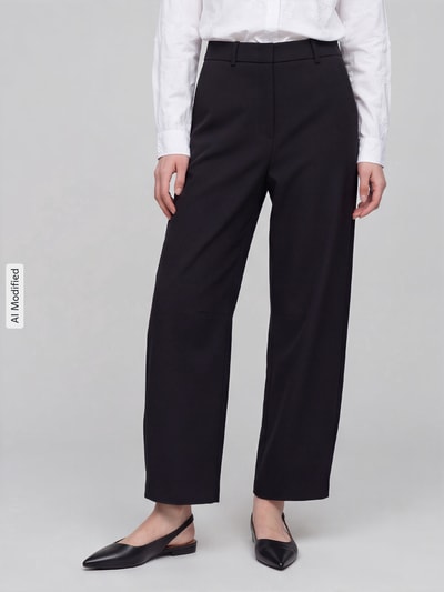 Frauenmodel trägt Barrel Leg Hose mit Viskose-Anteil von CAMBIO in Schwarz, unifarben, Pattentaschen, Ganzkörperansicht von vorne, KI-modifiziertes Bild