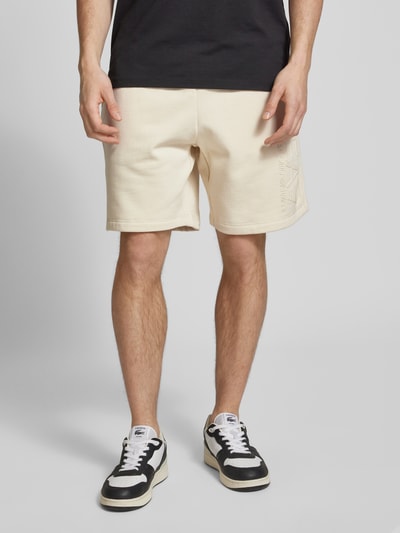 EA7 Emporio Armani Sweatshorts mit elastischem Bund Modell 'TRAIN' Offwhite 4