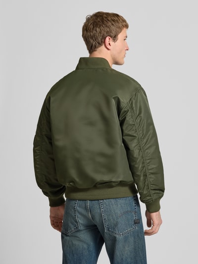 Levi's® bomberka o kroju relaxed fit z kieszenie z patką model 'MA-1 BOMBER' Oliwkowy 5