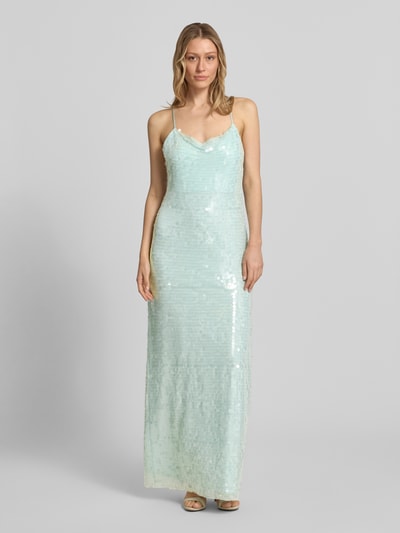 Frauenmodel trägt Maxikleid mit Pailletten und Wasserfall-Ausschnitt von Jake*s Cocktail aus Material-Mix mit Stretch-Anteil, figurbetont, pastell, schimmernd, Ganzkörperansicht von vorne.