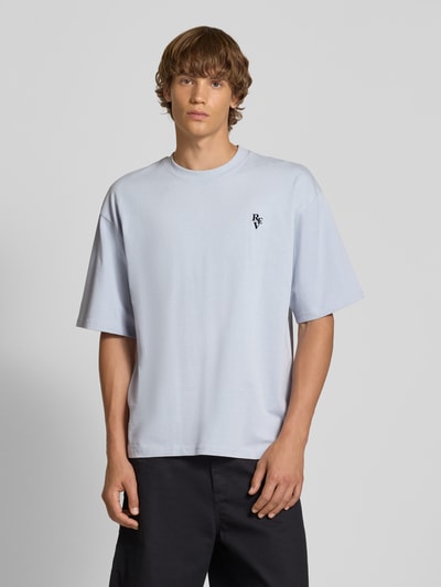 REVIEW T-shirt o kroju relaxed fit z okrągłym dekoltem Lodowy błękitny 4
