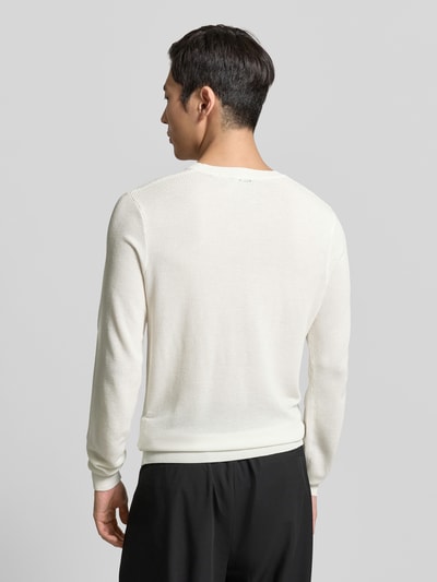 Mannelijk model draagt T-shirt met Motiv-Print van Antony Morato, witte katoen, regular fit, geribbelde ronde hals, ruglengte 72 cm, mouwlengte 24 cm, achteraanzicht volledige lichaamsweergave.