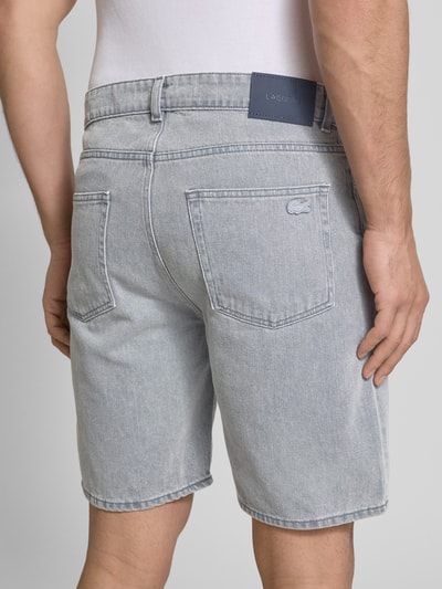Lacoste Straight Fit Jeansbermudas im 5-Pocket-Design Hellgrau 3