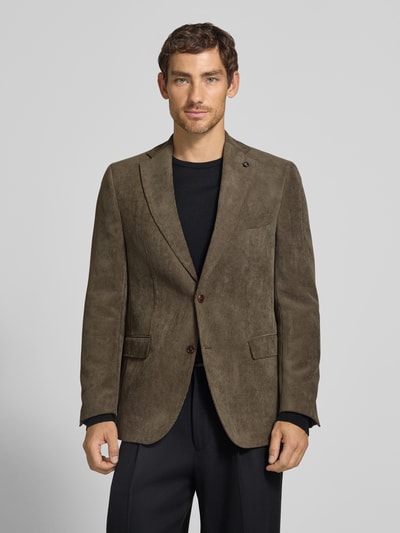Männermodel trägt Sakko mit Pattentaschen und Reverskragen Modell 'Theo' von Carl Gross in Cord, Regular Fit, Nahaufnahme Oberkörper.