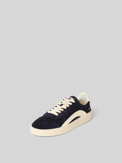 Produktfoto, Sneaker mit Schnürverschluss von Dsquared2 in Dunkelblau mit weißer Sohle, Label-Detail und strukturierter Oberfläche.