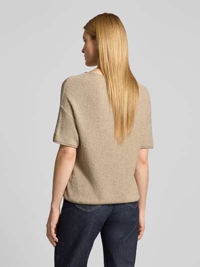 Frauenmodel trägt Boxy Fit Pullover aus Baumwoll-Mix-Frottee von Marc O'Polo, Optik: Unifarben, Frottee-Textur, Ganzkörperansicht Rückansicht.