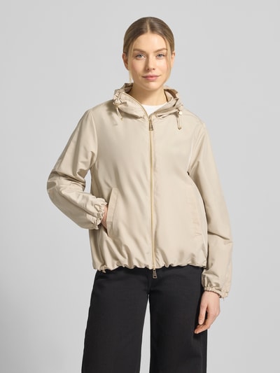 Vrouwenmodel draagt Jacke mit Zweiwege-Reißverschluss van WHITE LABEL in beige, regular fit, opstaande kraag met tunnelkoord, steekzakken, vooraanzicht over het hele lichaam