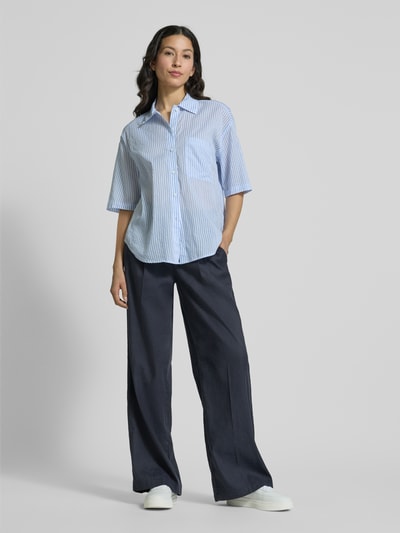 Christian Berg Woman Bluse mit Brusttasche und abgerundetem Saum Bleu 1