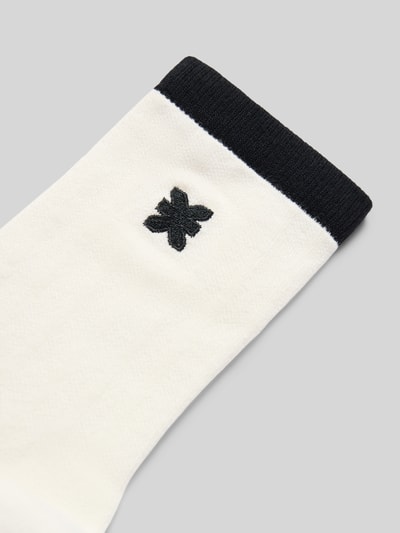 Produktfoto, Socken mit Label-Detail von Karo Kauer, beżowy materiał, elastyczny ściągacz w kontrastowym kolorze, naszywka z logo