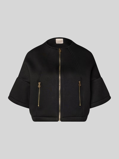 Produktfoto, Jacke mit 1/2-Arm und Reißverschlusstaschen von Rinascimento aus schwarzem Viskose-Mix mit Stretch-Anteil, gerader Schnitt, Rundhalsausschnitt, strukturierte Oberfläche, goldfarbene Reißverschlüsse