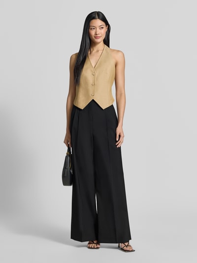 Frauenmodel trägt schwarze Regular Fit Weite Hose aus reiner Schurwolle Modell 'OVVIO' von Weekend Max Mara, Ganzkörperansicht von vorne, Damen Weite Hose