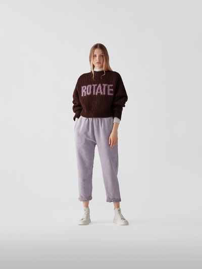 ROTATE Cropped Pullover mit Label-Print Dunkelbraun 1