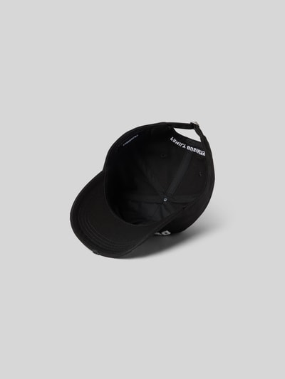 Produktfoto, Base Cap mit Logo-Stitching von Dsquared2 aus reiner Baumwolle, gebogener Schirm, Statement-Stitching, Strapback-Verschluss, schwarze Farbe