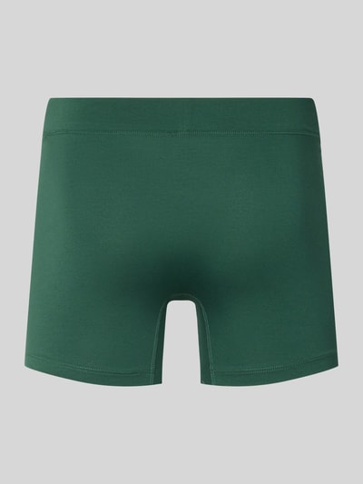 Männermodel trägt Trunks mit elastischem Bund im 3er-Pack von Christian Berg Men, Baumwoll-Modal-Mix, Rückansicht Ganzkörperansicht.