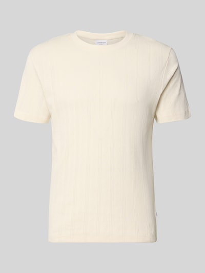 Produktfoto, T-Shirt in Jaquard-Strick mit Rundhalsausschnitt von Lindbergh, Herren T-Shirt aus Reine Baumwolle, Regular-Fit, Jaquard-Muster, Label-Detail, Rückenlänge bei Größe M: 72 cm, cremefarben mit feiner Strick-Struktur.