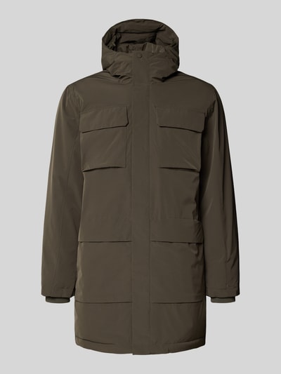 Produktfoto, olivgrüner Parka mit Kapuze Modell 'KLINT' von Casual Friday, verdeckter Reißverschluss, Pattentaschen, Regular Fit, glatte Textur