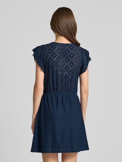 VERO MODA Tailliertes Sommerkleid mit Lochstickmuster Modell 'TASSA' Dunkelblau 5