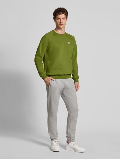 adidas Originals Bluza z wyhaftowanym logo Oliwkowy 1