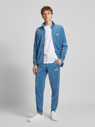 PUMA PERFORMANCE Relaxed Fit Sweatpants mit Label-Stitching Modell 'Velvettrack' Rauchblau 1