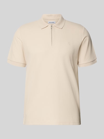 Produktfoto, Regular Fit poloshirt met ritssluiting model 'AUSTIN' van Jack & Jones, materiaalmix met katoen, structuurpatroon, ruglengte maat M 69 cm, beige kleur
