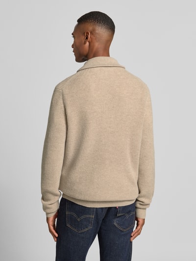 bugatti Sweter z mieszanki wełny z kołnierzem i detalem z logo Piaskowy 5