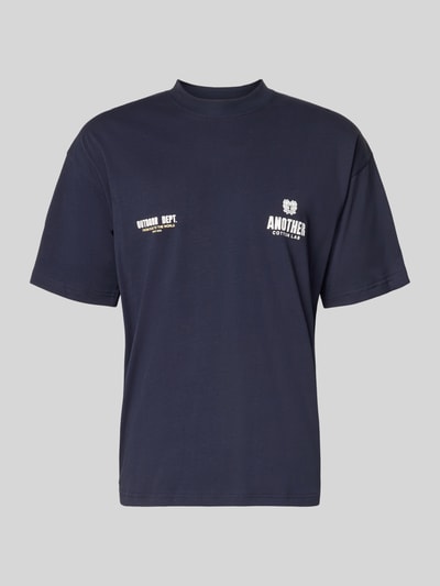 Produktfoto, Regular Fit T-Shirt mit Logo-Print von Another Cotton Lab in Dunkelblau aus reiner Baumwolle mit Rundhalsausschnitt, Rückenlänge 70 cm bei Größe M